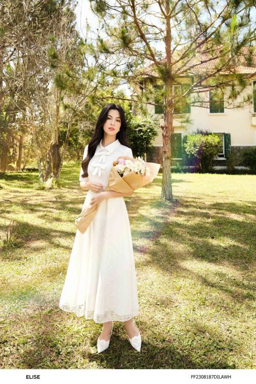 ĐẦM REN HOA TRẮNG CỔ ĐỨC ĐÍNH NƠ NGỰC