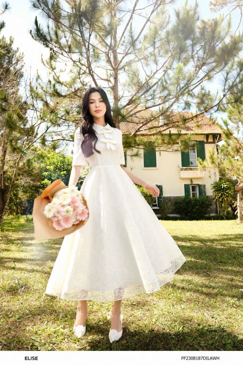 ĐẦM REN HOA TRẮNG CỔ ĐỨC ĐÍNH NƠ NGỰC