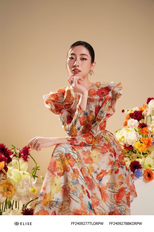 ÁO TƠ HOA NỀN TRẮNG TAY PHỒNG BÈO CỔ