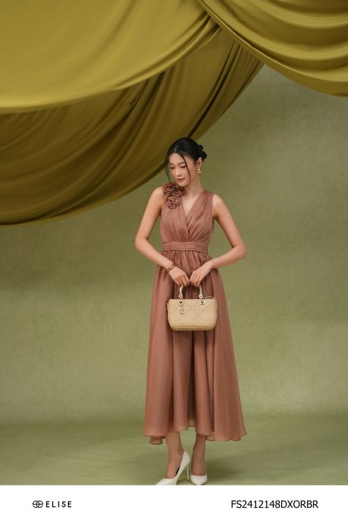 ĐẦM TƠ NÂU BE XẾP LY EO ĐÍNH HOA