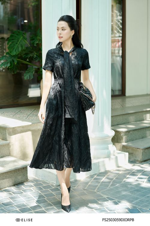 ĐẦM TƠ ĐEN VÂN NỔI BUỘC NƠ CỔ