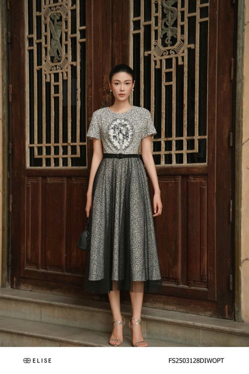 ĐẦM TRẮNG HOA ĐEN PHỦ LƯỚI