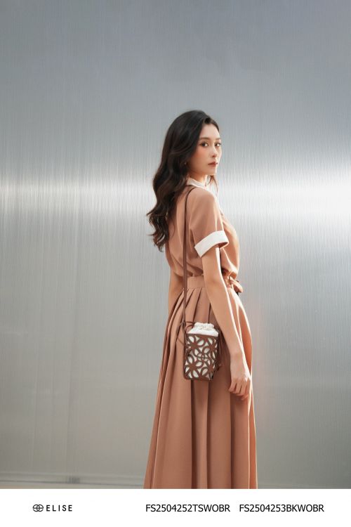 ÁO VÂN NÂU PHỐI KEM CỔ ĐỨC MỞ V