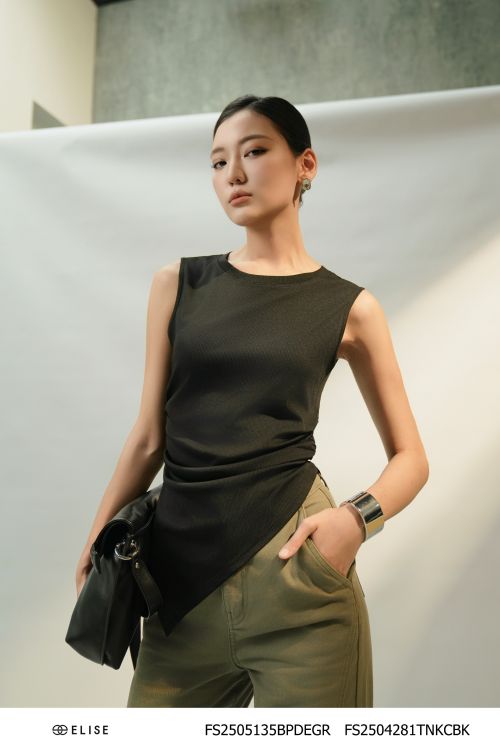 ÁO THUN ĐEN NHÚN EO LỆCH TÀ