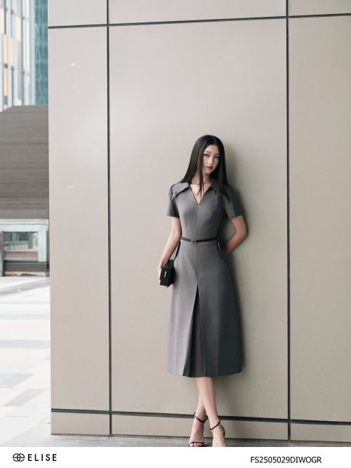 ĐẦM GHI XÁM CỔ V XẾP LY SÚP