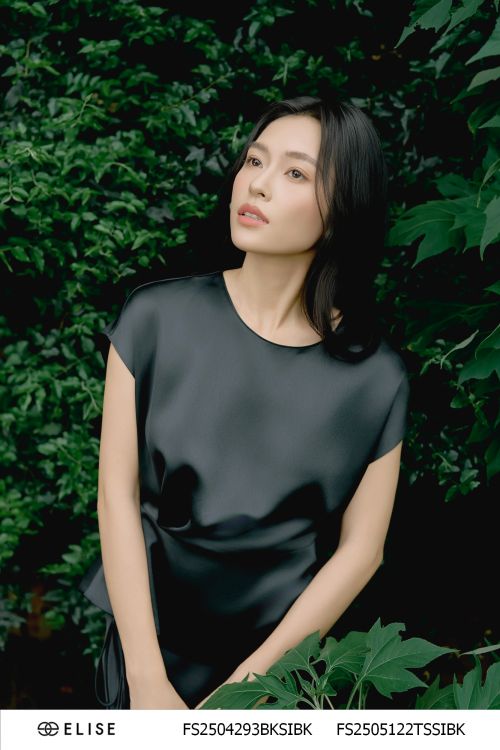 ÁO LỤA BÓNG ĐEN XẾP LY GẤU PEPLUM