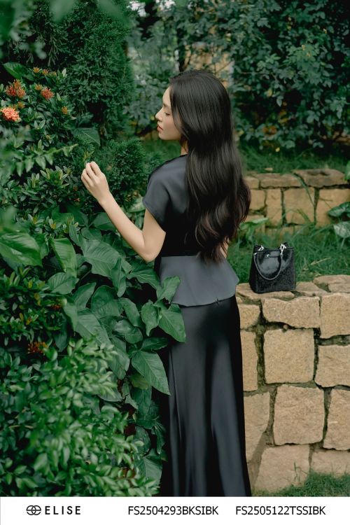 ÁO LỤA BÓNG ĐEN XẾP LY GẤU PEPLUM