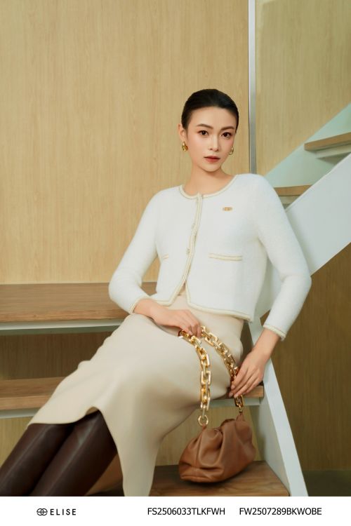 ÁO KHOÁC LEN TRẮNG ĐÍNH LOGO NGỰC