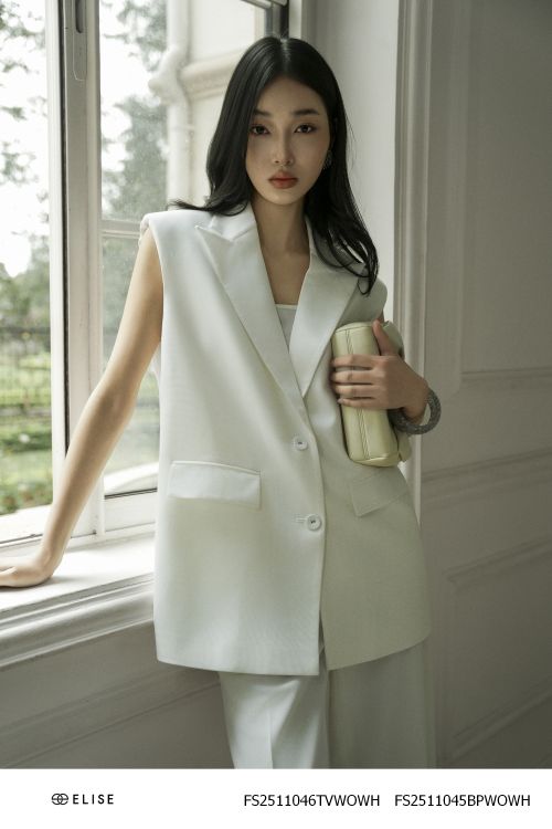 BLAZER TRẮNG VAI CHỜM NẮP TÚI