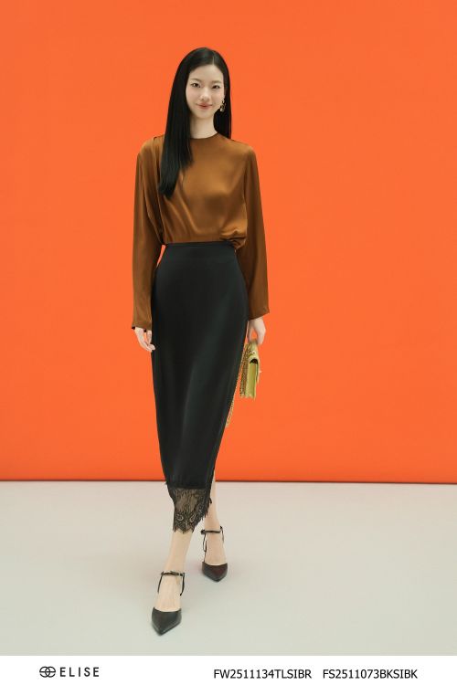 CV SATIN ĐEN PHỐI CHÂN REN