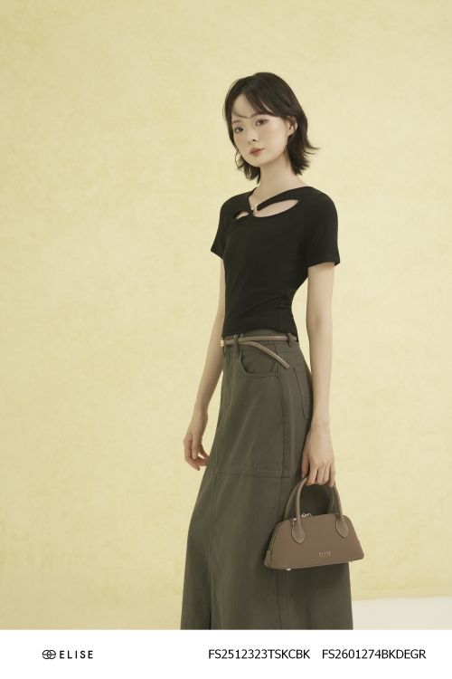 ÁO THUN ĐEN CỔ GIỌT NƯỚC