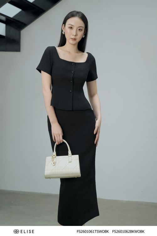 ÁO ĐEN CỔ VUÔNG VÂN NỔI