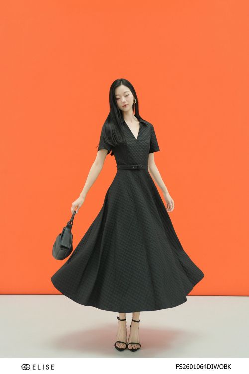 ĐẦM TUYTSY ĐEN KẺ TRẮNG CỔ V