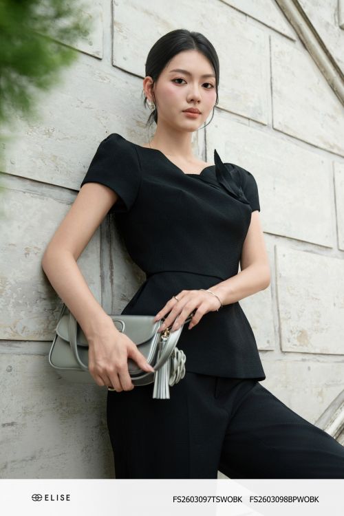 ÁO ĐEN NHÚN VAI HOA CÀI