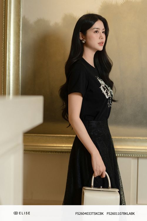 ÁO THUN ĐEN THÊU ĐÍNH CƯỜM