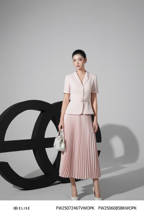 VEST NÂU VÀNG CỔ V TÚI ỐP DIỄU CHỈ