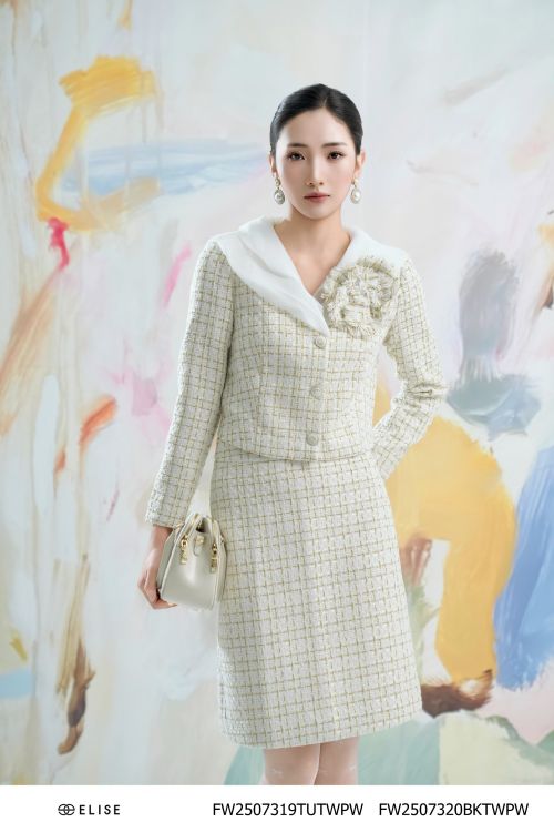 ÁO KHOÁC TWEED TRẮNG KẺ KT PHỐI CỔ TƠ