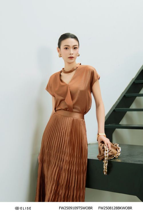 SƠ MI MÀU CAM NÂU VẠT BÊN DÂY CỔ