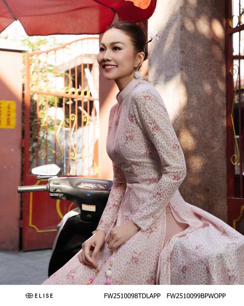 ÁO DÀI REN HỒNG HT HOA NHÍ ĐỎ (KÈM FW2510099BPWOPP)