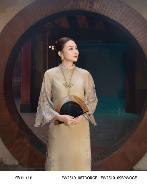 ÁO DÀI TƠ HOA NỀN XANH CỎ ÚA (KÈM FW2510109BPWOGE)