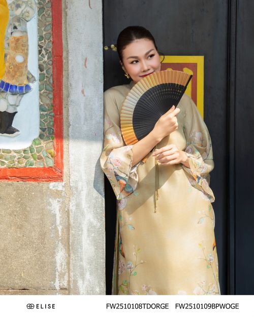 ÁO DÀI TƠ HOA NỀN XANH CỎ ÚA (KÈM FW2510109BPWOGE)