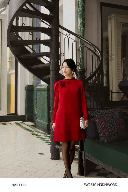 ĐẦM ĐỎ SUÔNG XẾP NHÚN VAI CÀI HOA