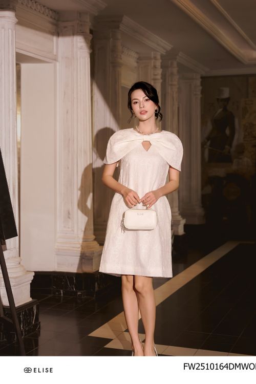 ĐẦM XỐP TRẮNG HOA KT NỔI VAI CAPE