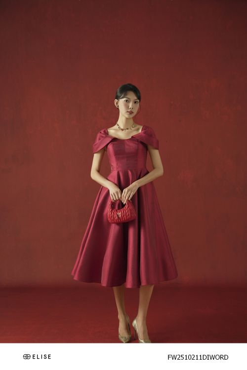 ĐẦM TAFTA ĐỎ THẪM TRỄ VAI