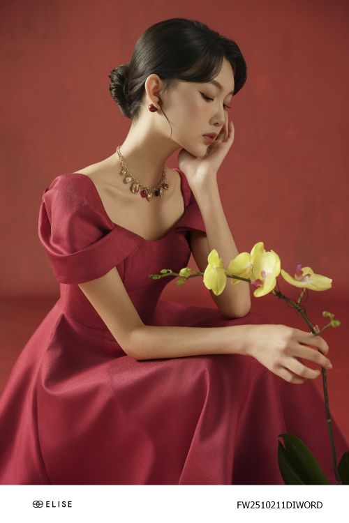 ĐẦM TAFTA ĐỎ THẪM TRỄ VAI