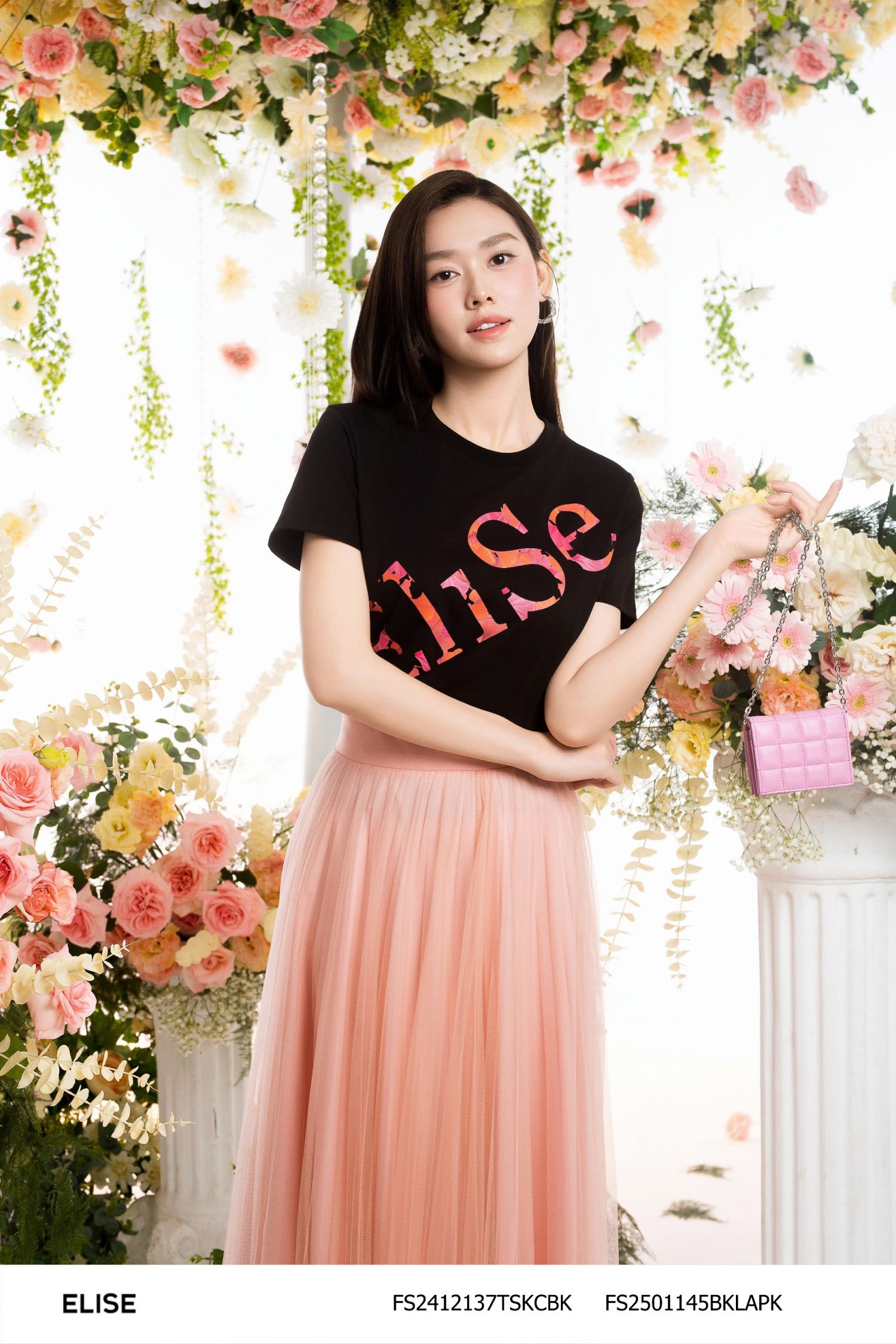 ÁO THUN ĐEN IN CHỮ ELISE NỀN HOA