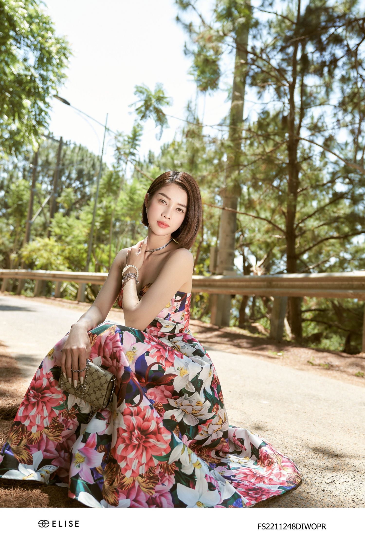 ĐẦM ĐỎ HOA LY CÚP NGỰC XẾP LY
