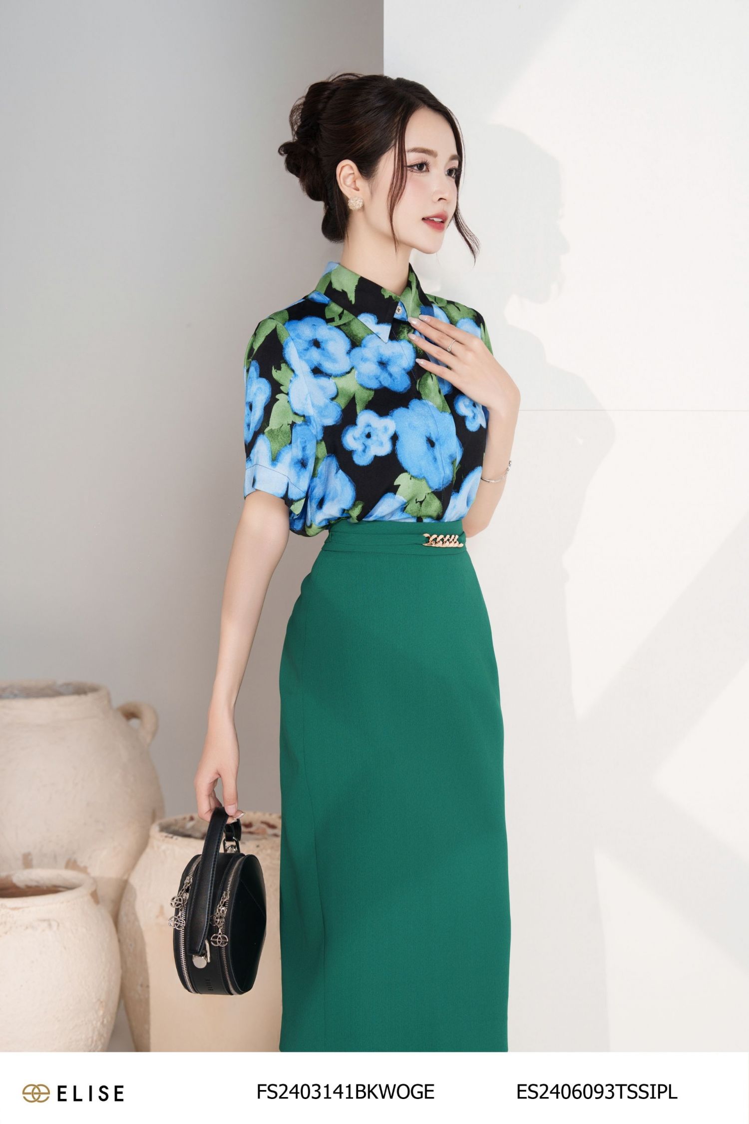 SM LỤA HOA XANH NỀN ĐEN CỔ ĐỨC