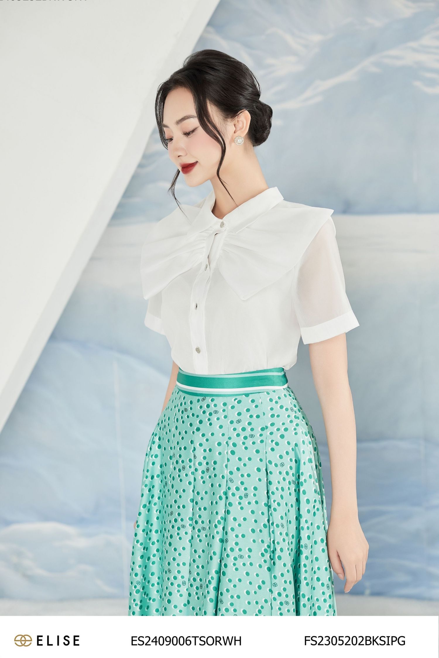 CV LỤA CHẤM BI NỀN XANH CẠP KẺ SỌC