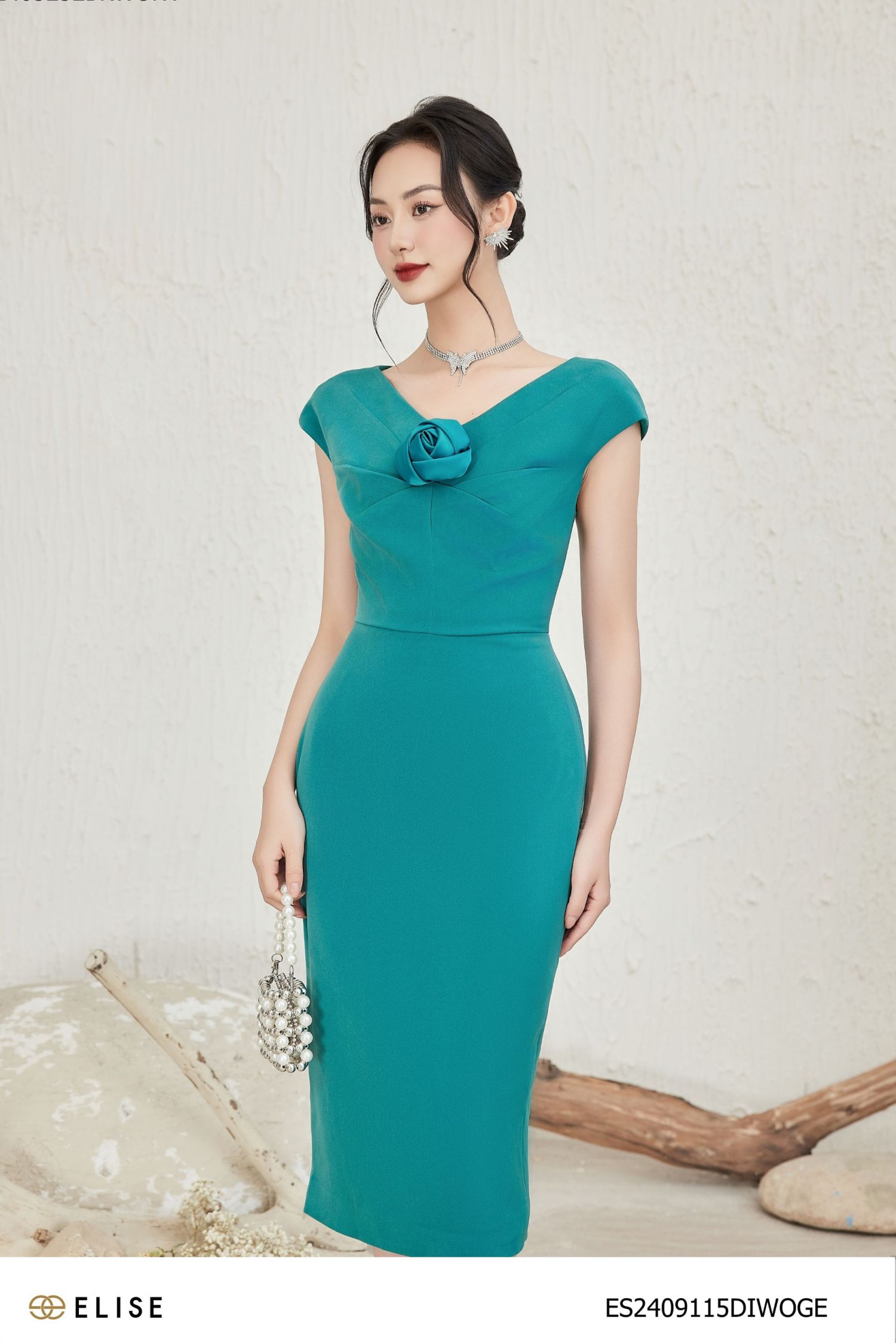 ĐẦM XANH LÁ CỔ V ĐÍNH HOA
