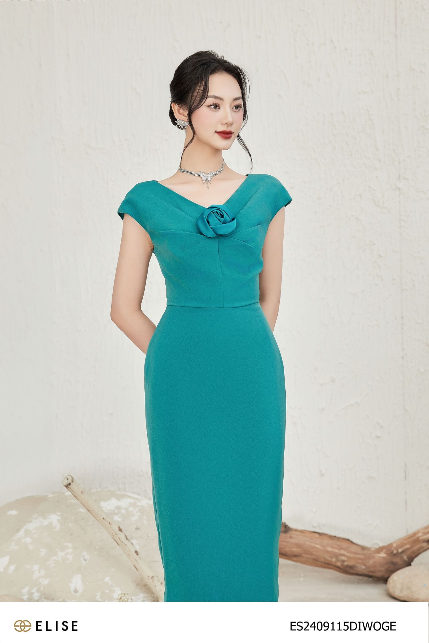 ĐẦM XANH LÁ CỔ V ĐÍNH HOA