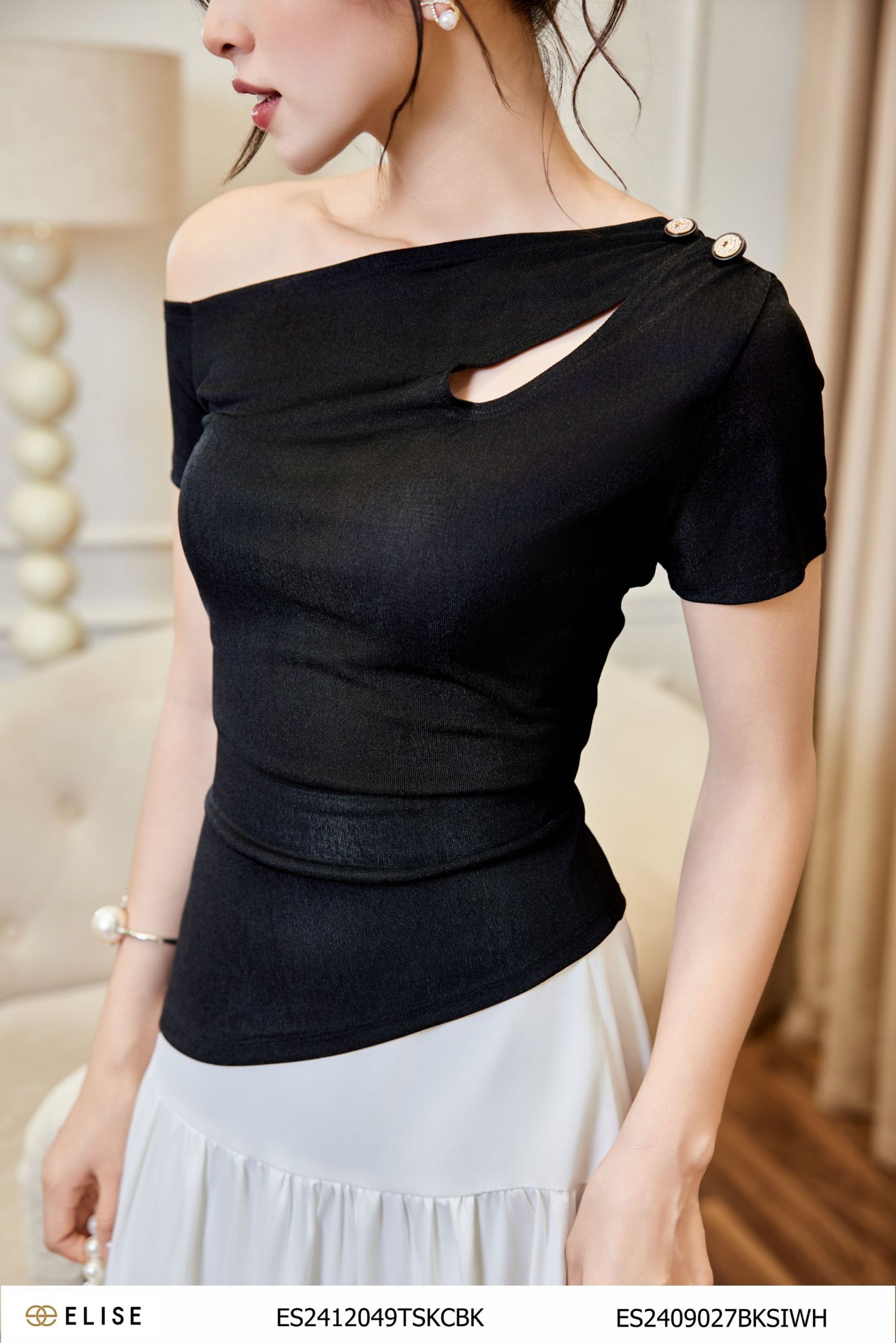 ÁO THUN ĐEN CỔ LỆCH NHÚN VAI