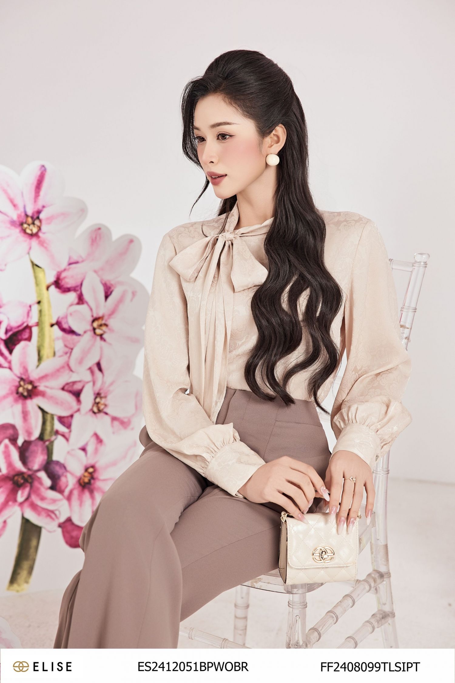 SM LỤA HOA NỀN BE BUỘC NƠ CỔ LỆCH