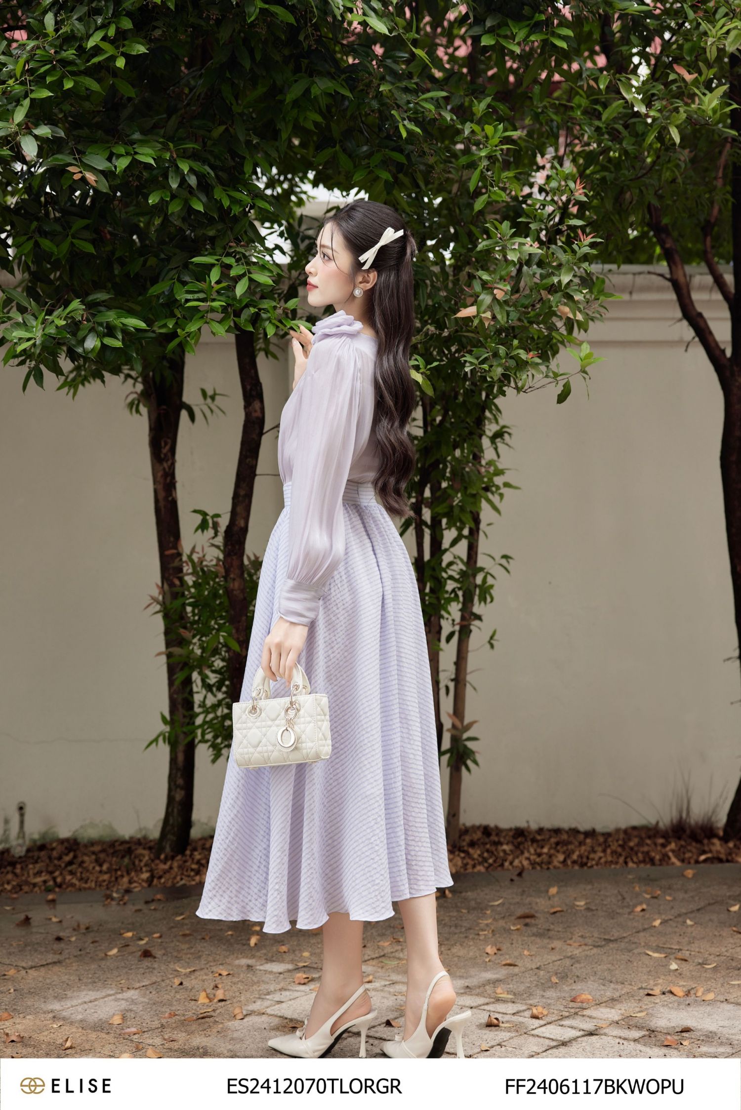 ÁO TƠ ÓNG GHI ĐÍNH HOA CỔ