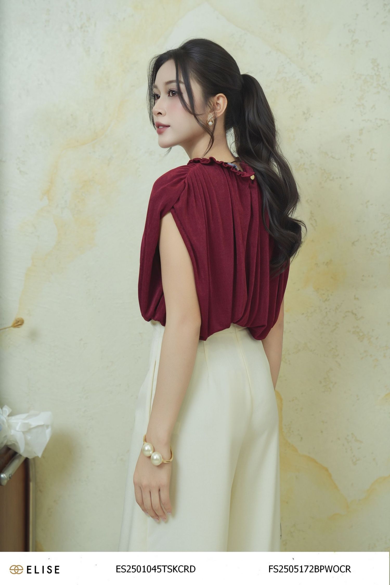 ÁO THUN ĐỎ ĐÔ CỔ BÈO