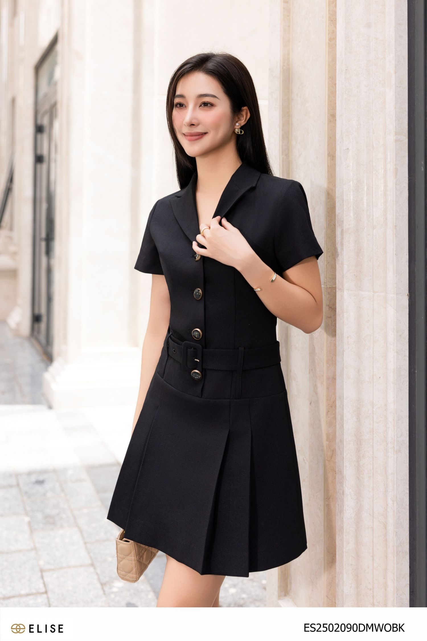 ĐẦM ĐEN CỔ VEST CHÂN XẾP LY ĐAI EO