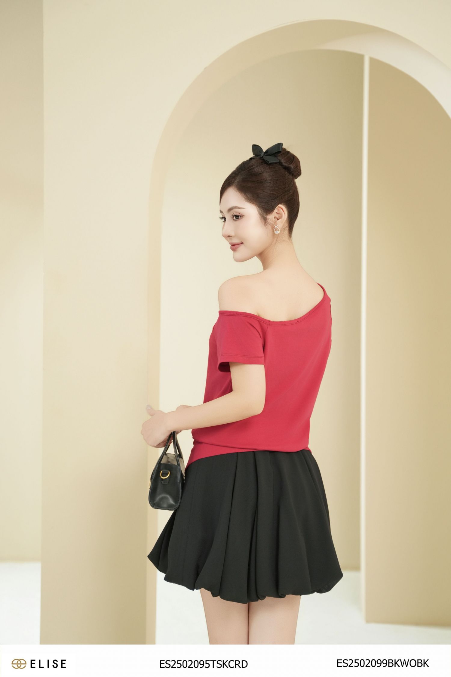 ÁO THUN ĐỎ ĐUN CỔ LỆCH
