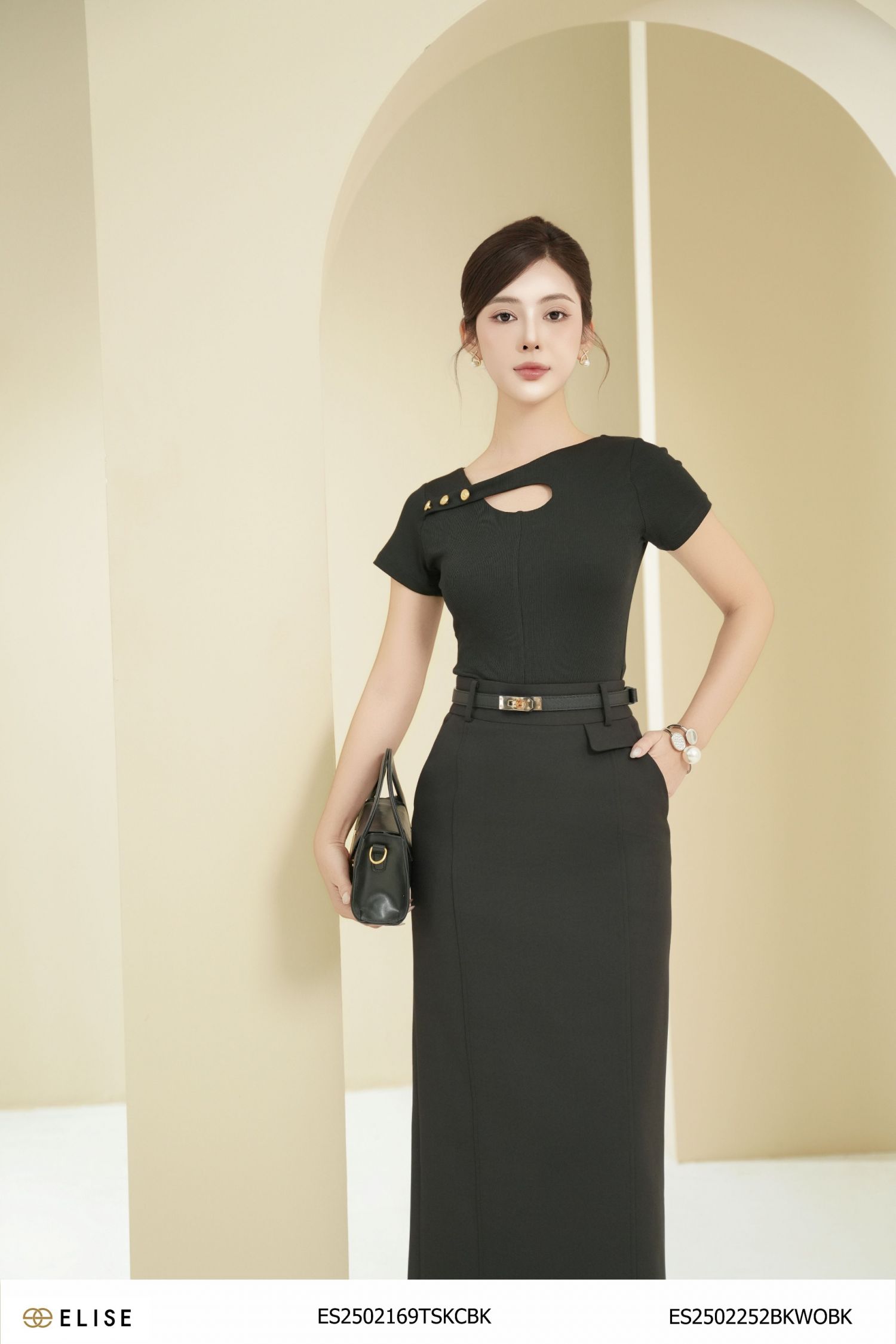 ÁO THUN ĐEN CỔ GIỌT NƯỚC