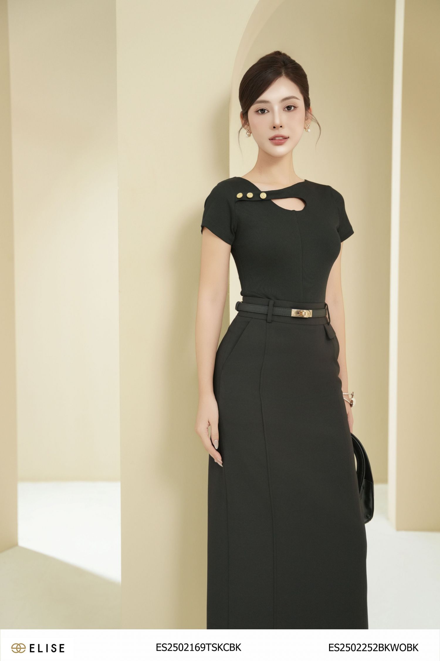 ÁO THUN ĐEN CỔ GIỌT NƯỚC