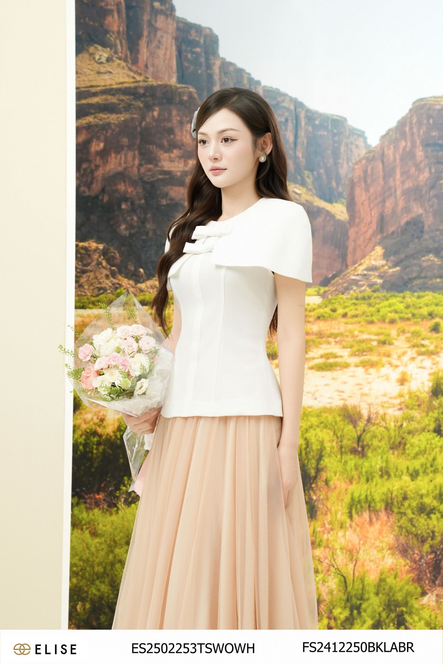 ÁO VÂN TRẮNG TAY CAPE ĐÍNH NƠ