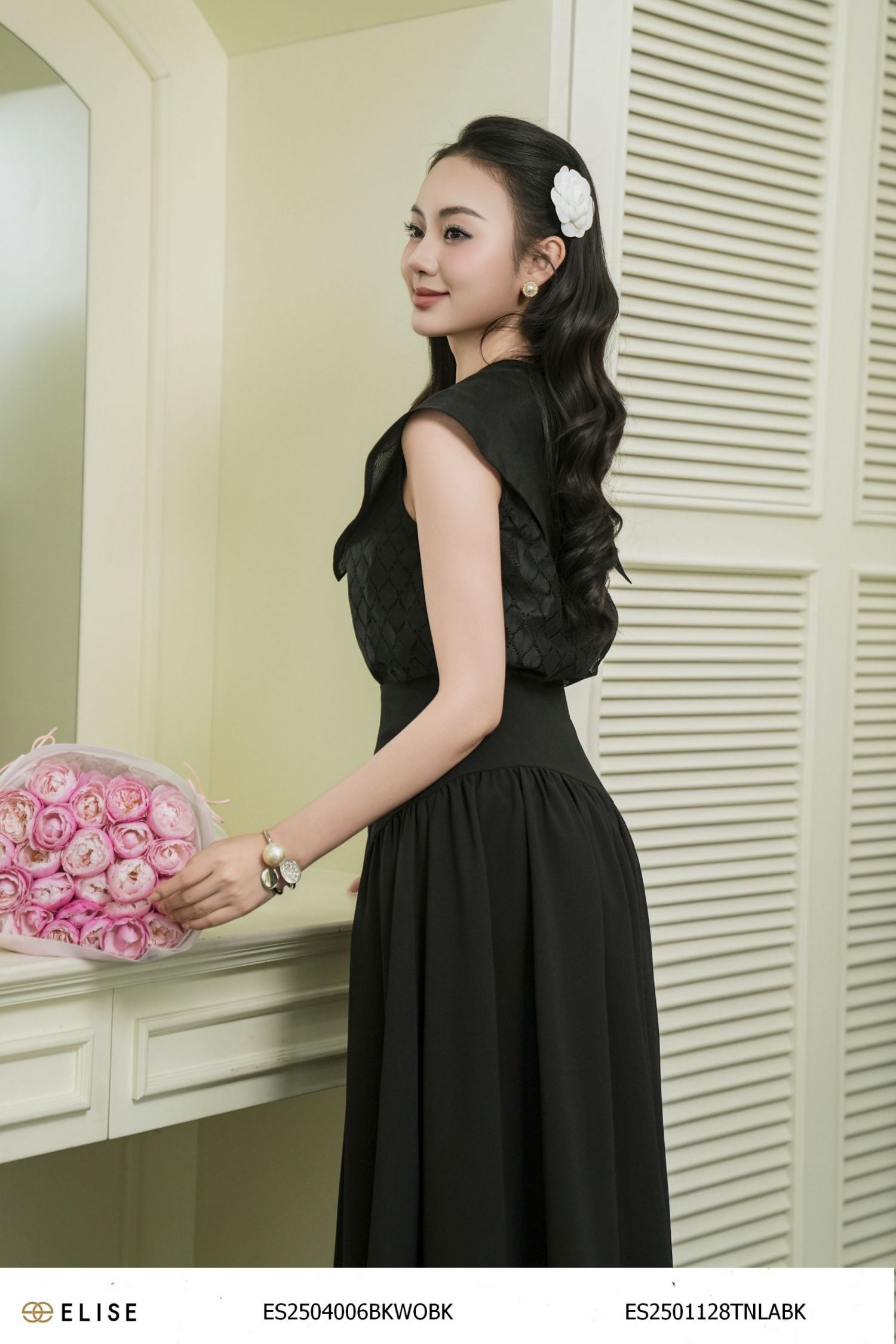 ÁO REN ĐEN CỔ PHỐI TƠ