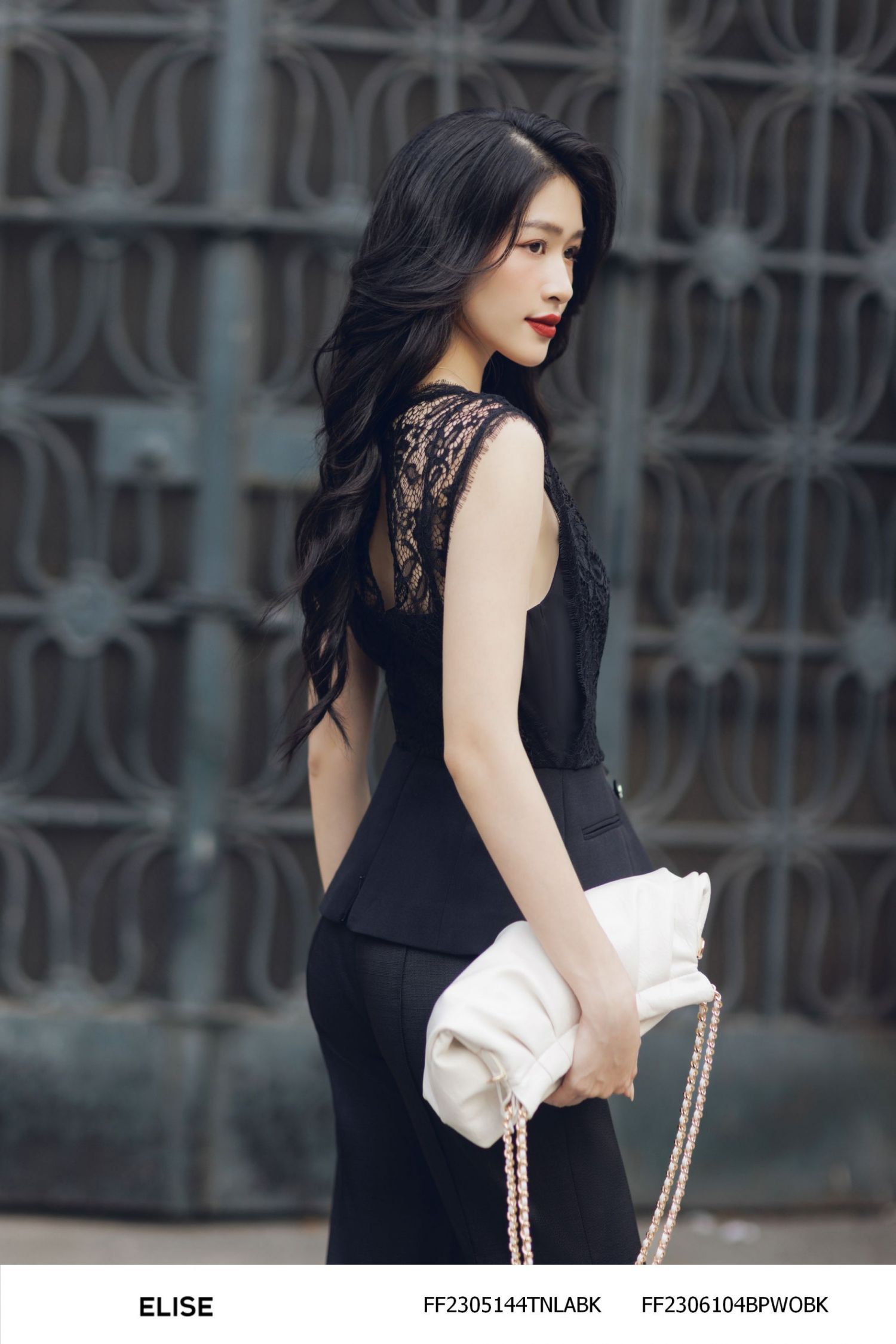 ÁO ĐEN PHỐI REN CỔ V