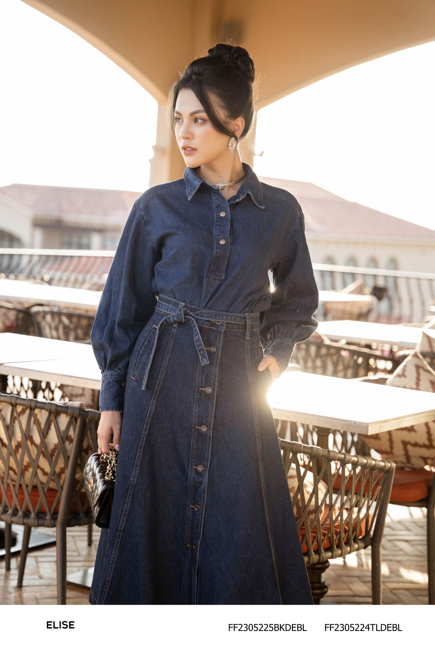 ÁO JEANS CỔ ĐỨC NẸP ĐÍNH LOGO
