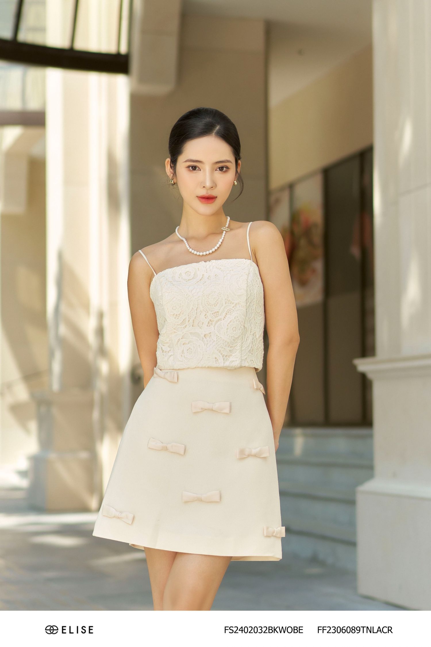 VEST REN HOA KEM TỈA CHÂN