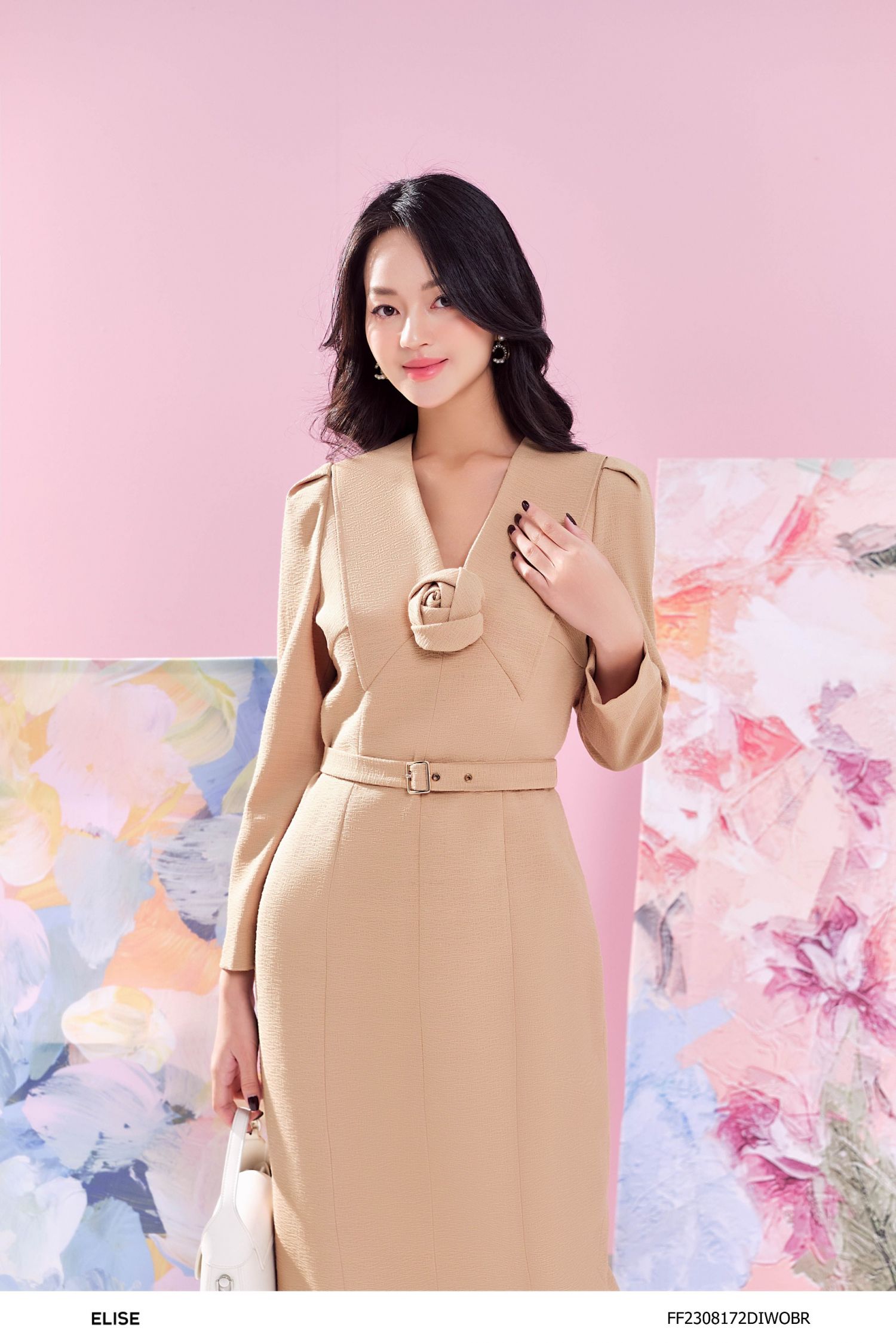 ĐẦM NÂU BE CỔ V ĐÍNH HOA