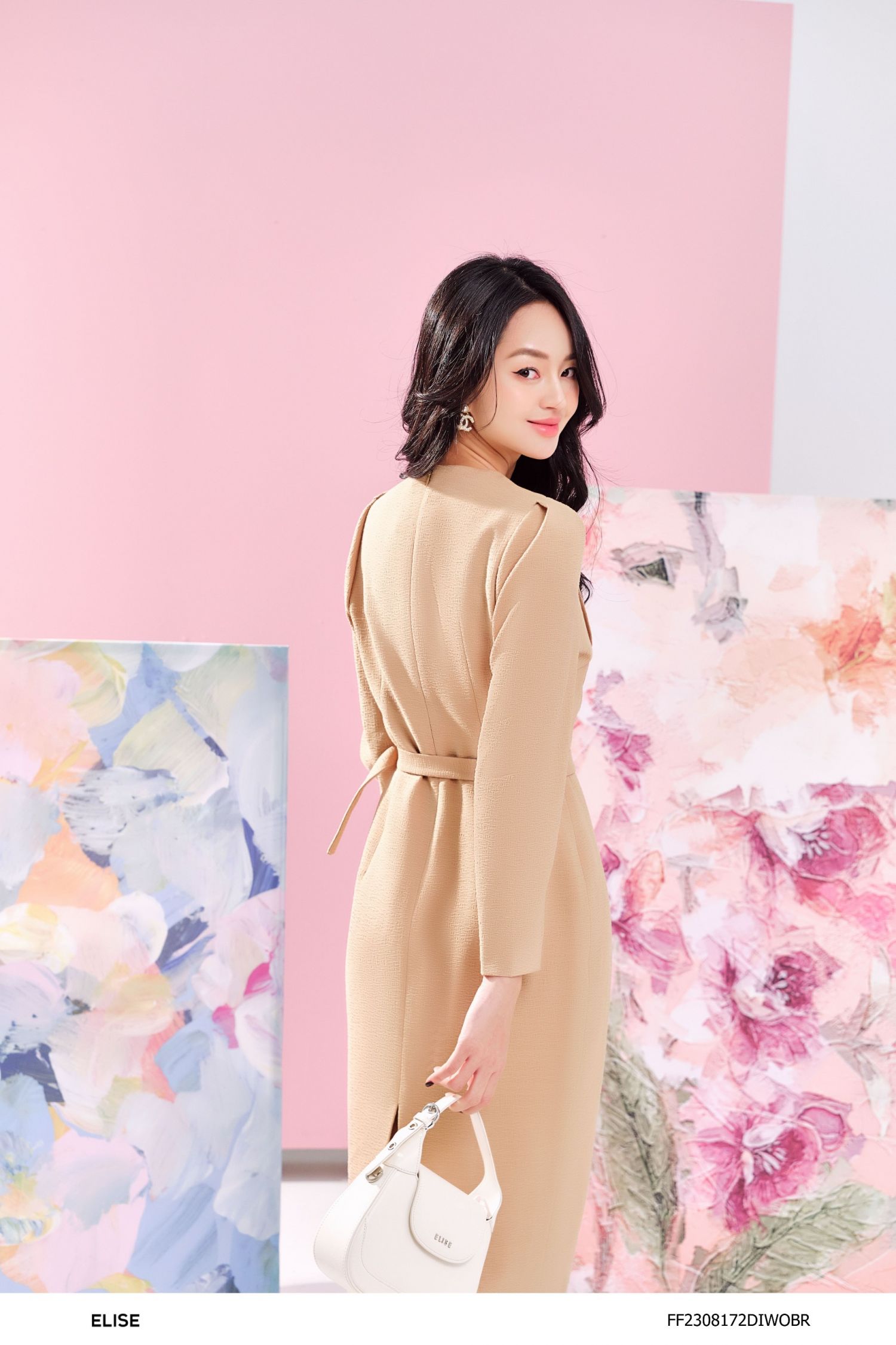 ĐẦM NÂU BE CỔ V ĐÍNH HOA